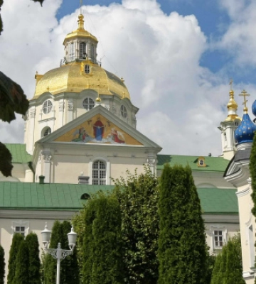Паломництво до Почаївської Лаври: з Хмельниччини вирушила хресна хода з понад 1000 прочан УПЦ