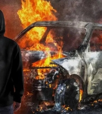 У Глухові за вечір підпалили два авто військових