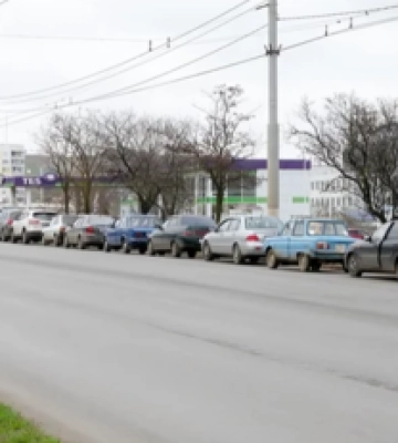 В Приморском крае очереди на заправках из-за дефицита бензина