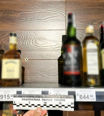 У Рівному вночі обікрали супермаркет