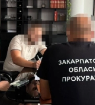 Службовця міськради Ужгорода та підрядника звинувачують у розтраті 4,1 мільйон гривень на будівництві автобази
