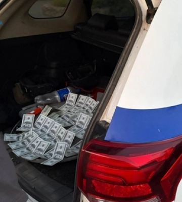 8000 доларів США за виїзд у Молдову – на Волині судять поліцейського 