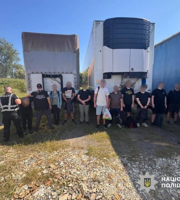 На Закарпатті підприємець перевозив ухилянтів до Румунії у вантажівках