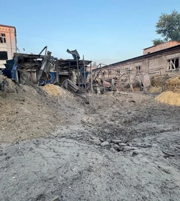 Окупанти атакували Костянтинівку авіабомбами та дронами: під завалами ще є люди