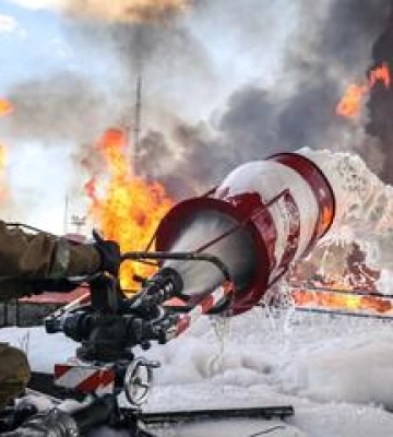 На Полтавщині внаслідок атаки другу добу палає підприємство