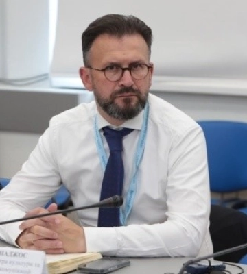 В Україну з Канади везуть посмертну маску і друкарську машинку Петлюри