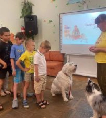У бібліотеці імені Олеся Гончара провели черговий сеанс каністерапії для дітей