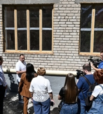 У Запоріжжі в пошкодженому ракетним ударом РФ дитячому садочку встановили «мʼякі» вікна