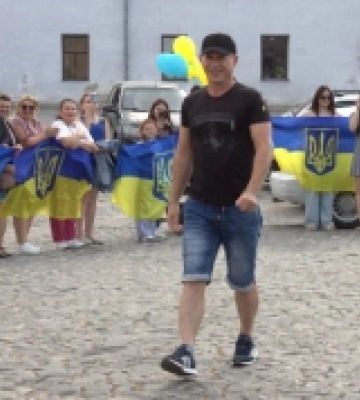 Лучани зустріли воїна «Сталевої Сотки» Володимира Киндюка, який повернувся з російського полону