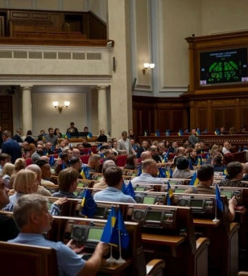 Рада збільшила видатки держбюджету, Сметанін очолив «Укроборонпром». Головне за 20 серпня