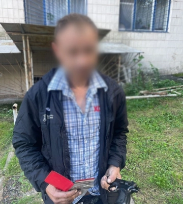 У Києві гість обікрав колекціонера: виніс альбом із рідкісними монетами на 330 тис. грн (ФОТО)