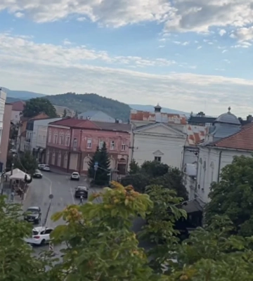 Удар по Мукачеву: щонайменше 12 постраждалих, місцевих просять залишатися вдома