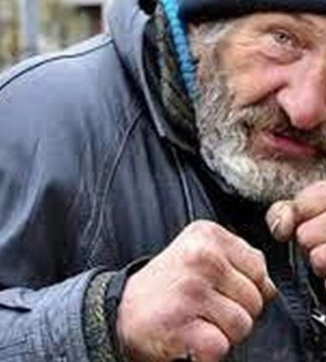 У Дніпрі підлітки в парку нападають на перехожих та псують автівки