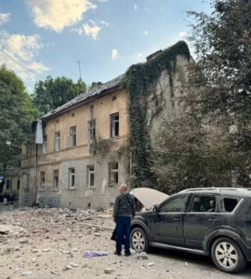 Львів пережив ракетно-дроновий удар: пошкоджені будинки, є загиблий