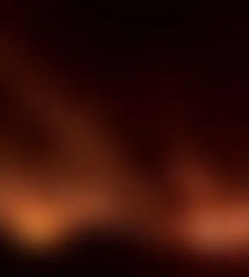 В окупованому Севастополі після вибухів спалахнула пожежа (відео)