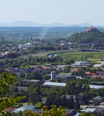Краще зачинити вікна. У Мукачево ліквідують наслідки ракетного удару рф