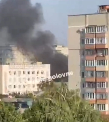 Через пожежу в частині Рівного перекрили рух