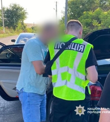 Правоохоронці затримали жителя Одеси, який незаконно переправляв українців до Молдови