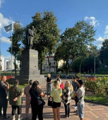 У Сумах провели екскурсію містом для слабочуючих