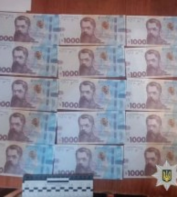 Обміняла на сувенірні банкноти 2 тисячі у іноземній валюті та 18 тисяч гривень пенсіонерки - миколаївські поліцейські викрили шахрайку