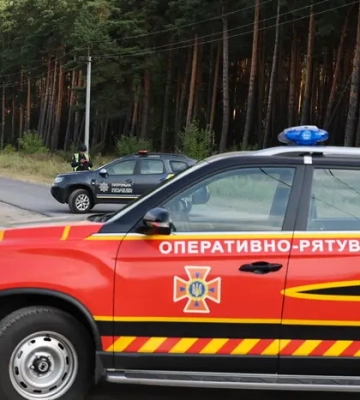 У Луцьку під час ворожої атаки матір рятувальника отримала травми