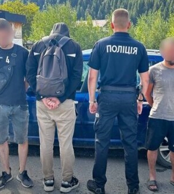 На Закарпатті викрито три канали незаконного переправлення &quot;порушників&quot; через кордон: усіх затримано. ФОТОрепортаж
