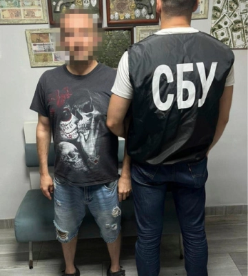 У Харкові викрили чоловіка, який за 25 тисяч доларів обіцяв «бронь» і виїзд за кордон