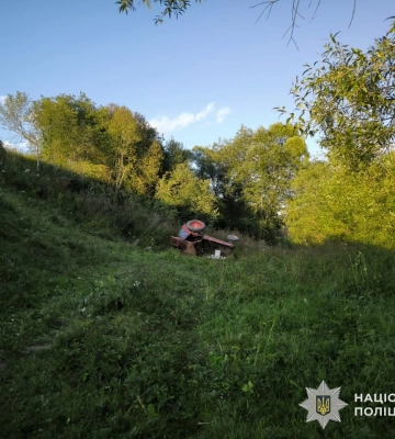 На Львівщині п’яний водій трактора перекинувся разом із пасажиркою, - ФОТО