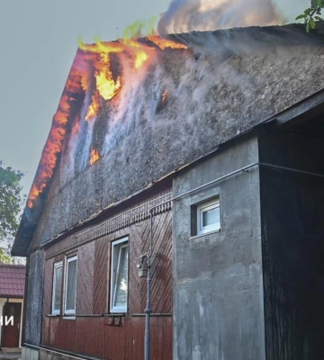 Наслідки ворожої атаки у Рівному: уламки впали на цивільні об’єкти (ВІДЕО)