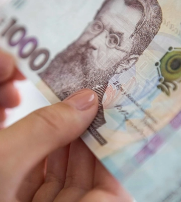 Курс валют на 19 серпня: Нацбанк продовжує зміцнювати гривню