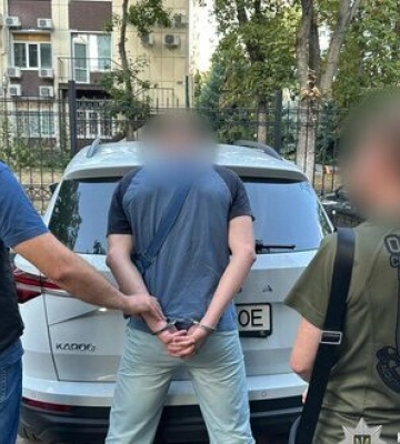 На Одещині посадовець ТЦК за $10 тис. обіцяв таємно і без наслідків вивезти військового з частини