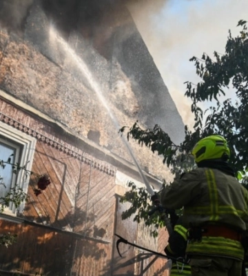 Наслідки ворожої атаки у Рівному: уламки впали на цивільні об’єкти (ВІДЕО)