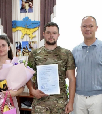 Ключі від квартири вручили військовому та його родині у Долинській