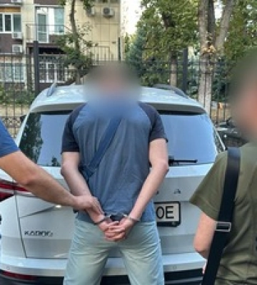 Чиновник ТЦК в Одесской области за $10 тыс. обещал тайно и без последствий вывезти военного из части