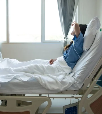 “У мене був папуга, якого я дуже любила, але він згорів”: одна з постраждалих внаслідок обстрілу Львова