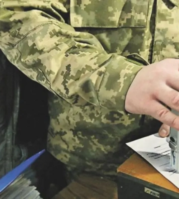 Співробітників Дніпровського ТЦК Києва підозрюють у систематичній підробці документів