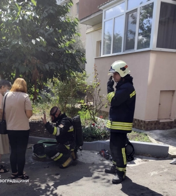 На пожежі у багатоповерхівці Кропивницького врятували трьох дорослих та двох дітей 