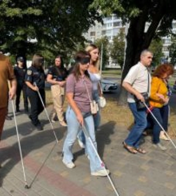 У Луцьку перевірили безбар’єрність міського середовища для людей з порушенням зору