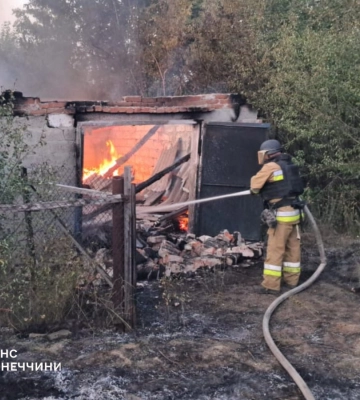 Війська Росії вдарили по місту Білозерське під Добропіллям: виникла пожежа, є постраждала