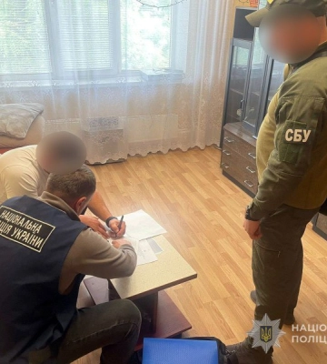 У Сумах поліцейські викрили працівника ізолятора на збуті наркотиків