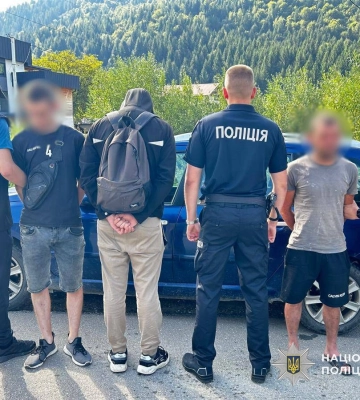 Двоє закарпатців за 11 тис. доларів переправляли ухилянтів до Румунії на мотоциклі