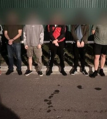 Сімох чоловіків, які збиралися нелегально перетнути кордон, затримано на Закарпатті, - ДПСУ. ФОТО