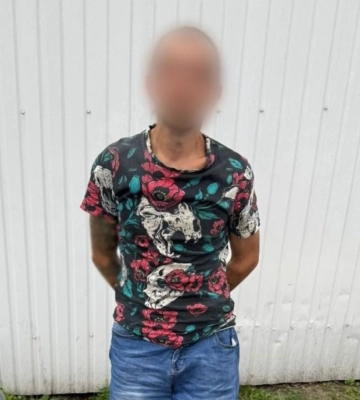 У Києві затримали чоловіка, який пограбував жінку посеред дня на Подолі