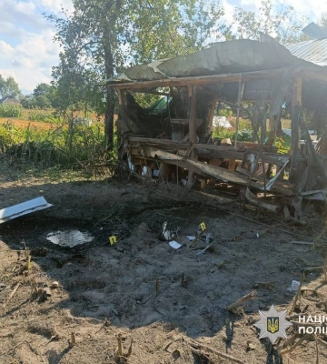 Російський дрон атакував сільське подвір’я на Чернігівщині, постраждали жінки