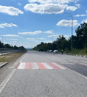 На Рівненщині позашляховик на трасі зніс жінку з нерегульованого пішохідного переходу. ФОТО