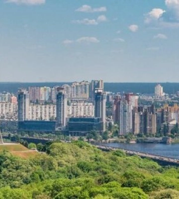 Влада забрала 8 млрд у Києва не на оборону, а на підтримку Укрзалізниці