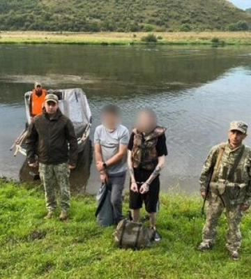 Пограничники задержали двух мужчин в ластах, которые пытались попасть в Молдову. ВИДЕО