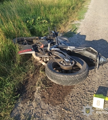 На Львівщині внаслідок «молодіжної» ДТП постраждав 22-річний мотоцикліст. ФОТО