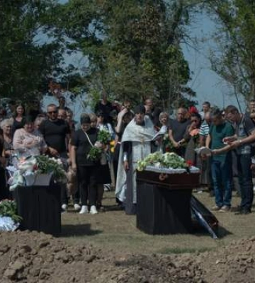 Їхнє життя забрала Росія: в Харкові попрощалися з родиною, яка загинула внаслідок ворожого удару