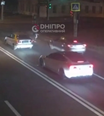 У Дніпрі збили пенсіонерку, яка перебігала на “червоний”: відео